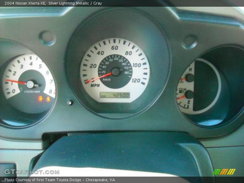 Silver Lightning Metallic / Gray 2004 Nissan Xterra XE