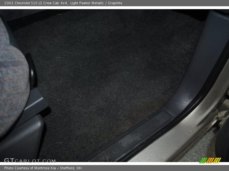 Light Pewter Metallic / Graphite 2001 Chevrolet S10 LS Crew Cab 4x4