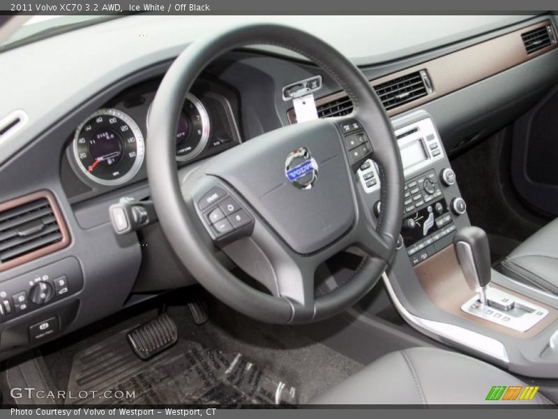 2011 XC70 3.2 AWD Steering Wheel