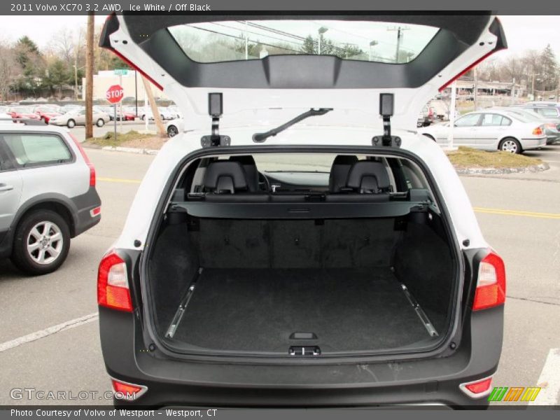  2011 XC70 3.2 AWD Trunk