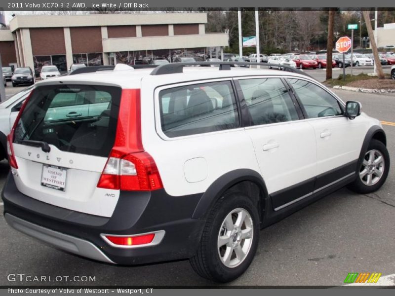 Ice White / Off Black 2011 Volvo XC70 3.2 AWD