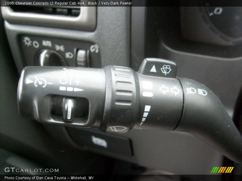Controls of 2005 Colorado LS Regular Cab 4x4