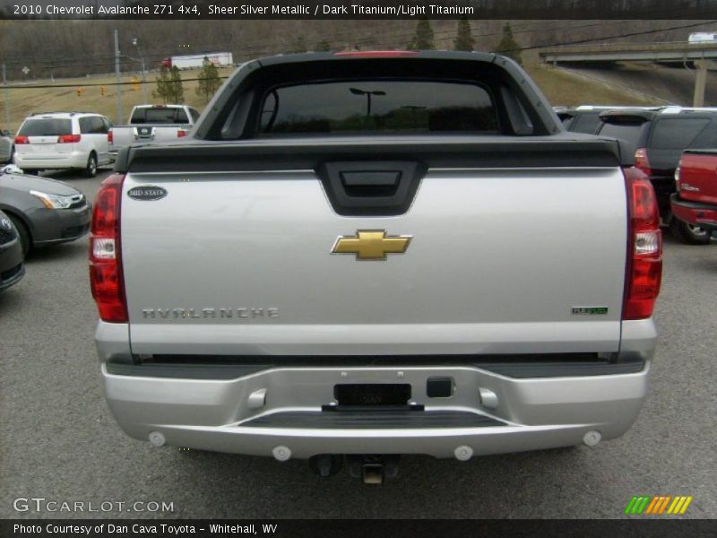 Sheer Silver Metallic / Dark Titanium/Light Titanium 2010 Chevrolet Avalanche Z71 4x4