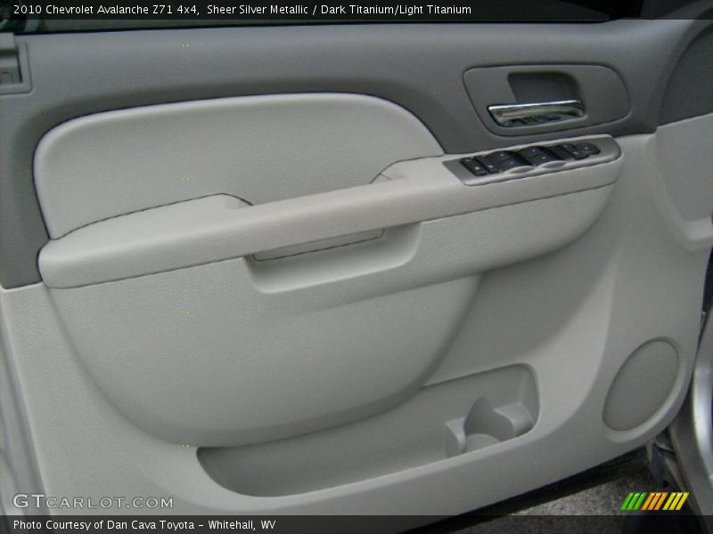 Sheer Silver Metallic / Dark Titanium/Light Titanium 2010 Chevrolet Avalanche Z71 4x4