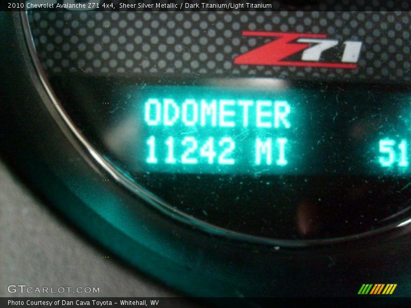 Sheer Silver Metallic / Dark Titanium/Light Titanium 2010 Chevrolet Avalanche Z71 4x4