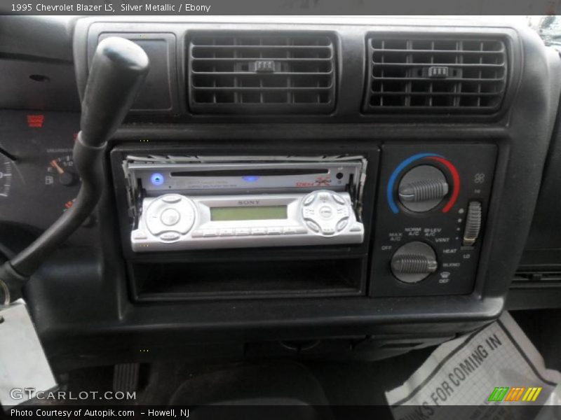 Silver Metallic / Ebony 1995 Chevrolet Blazer LS