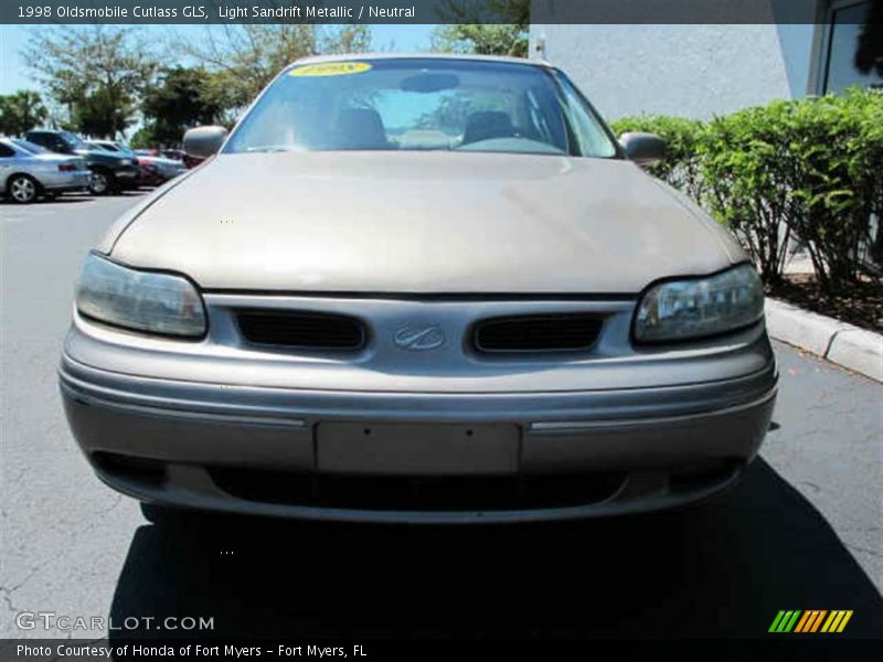 Light Sandrift Metallic / Neutral 1998 Oldsmobile Cutlass GLS