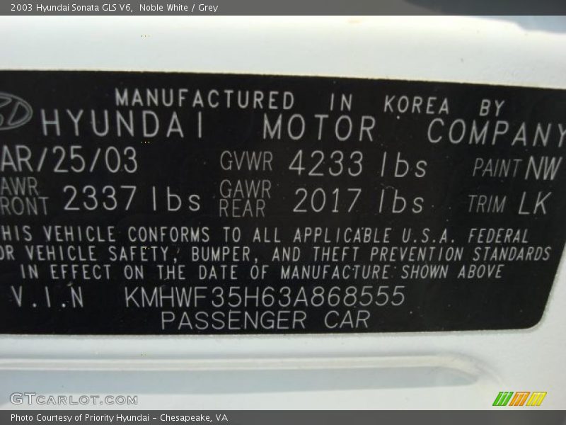 Noble White / Grey 2003 Hyundai Sonata GLS V6