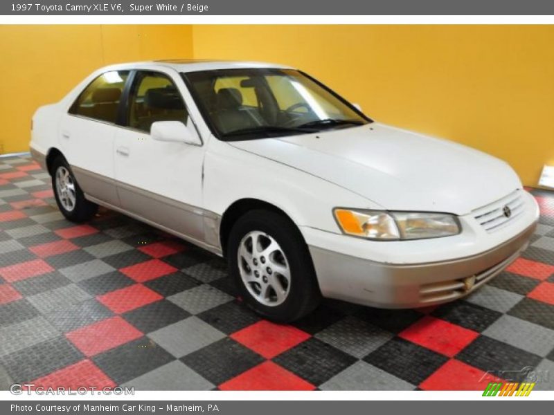 Super White / Beige 1997 Toyota Camry XLE V6