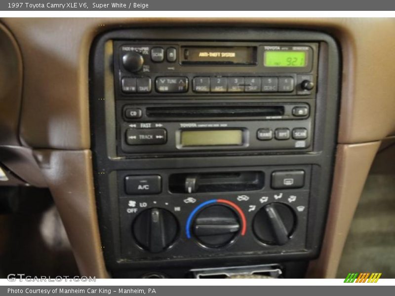 Super White / Beige 1997 Toyota Camry XLE V6