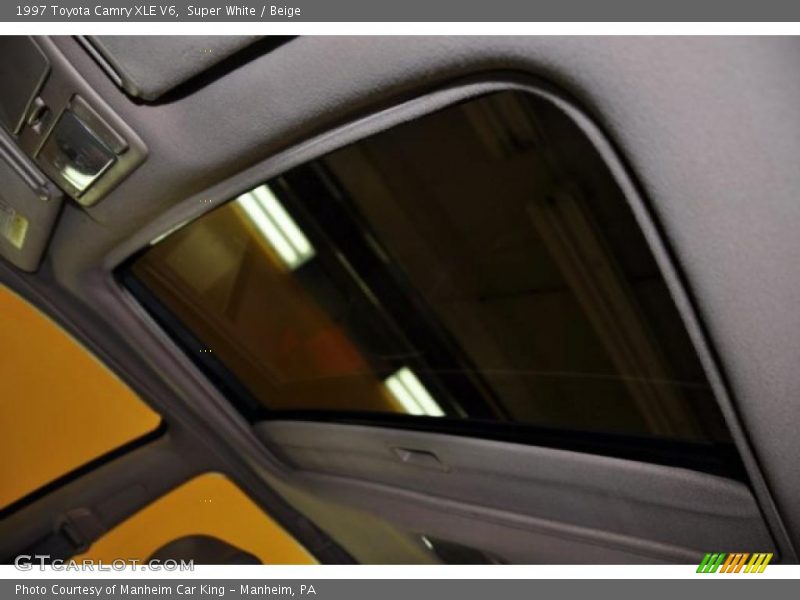 Super White / Beige 1997 Toyota Camry XLE V6
