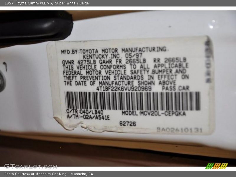 Super White / Beige 1997 Toyota Camry XLE V6