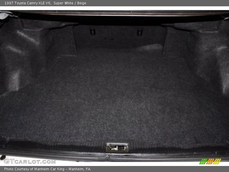 Super White / Beige 1997 Toyota Camry XLE V6