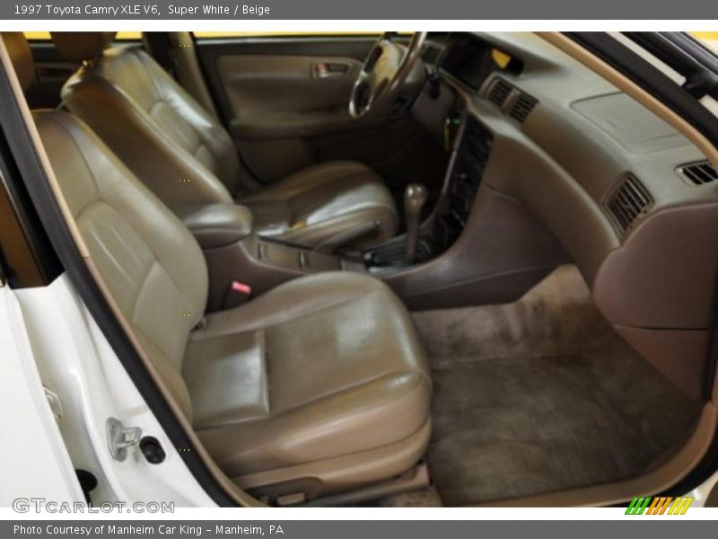Super White / Beige 1997 Toyota Camry XLE V6