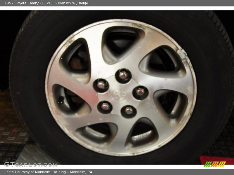 Super White / Beige 1997 Toyota Camry XLE V6