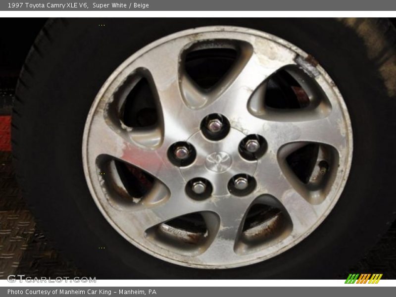 Super White / Beige 1997 Toyota Camry XLE V6