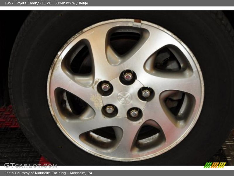 Super White / Beige 1997 Toyota Camry XLE V6