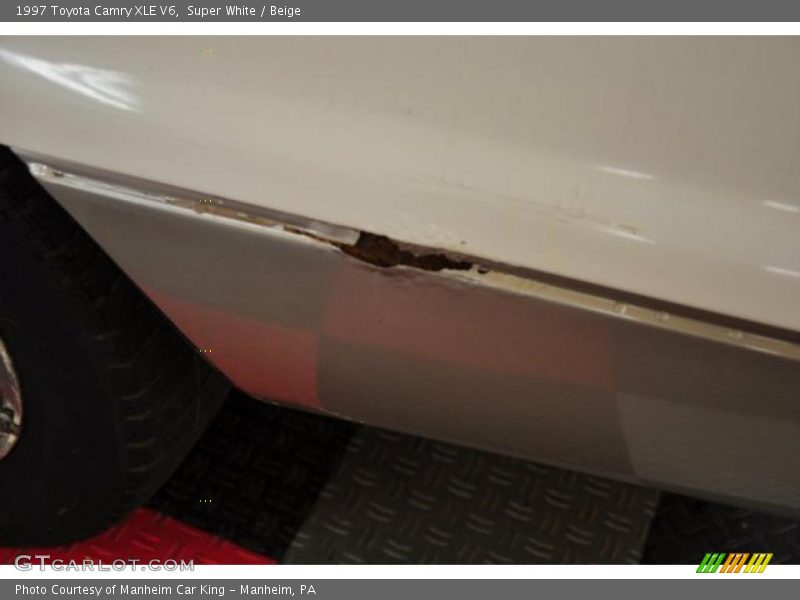 Super White / Beige 1997 Toyota Camry XLE V6