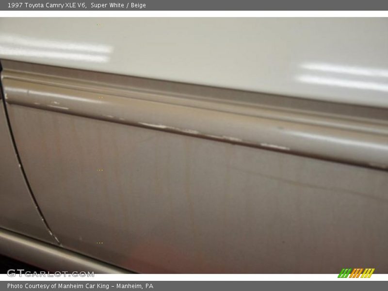Super White / Beige 1997 Toyota Camry XLE V6