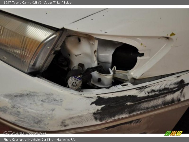 Super White / Beige 1997 Toyota Camry XLE V6