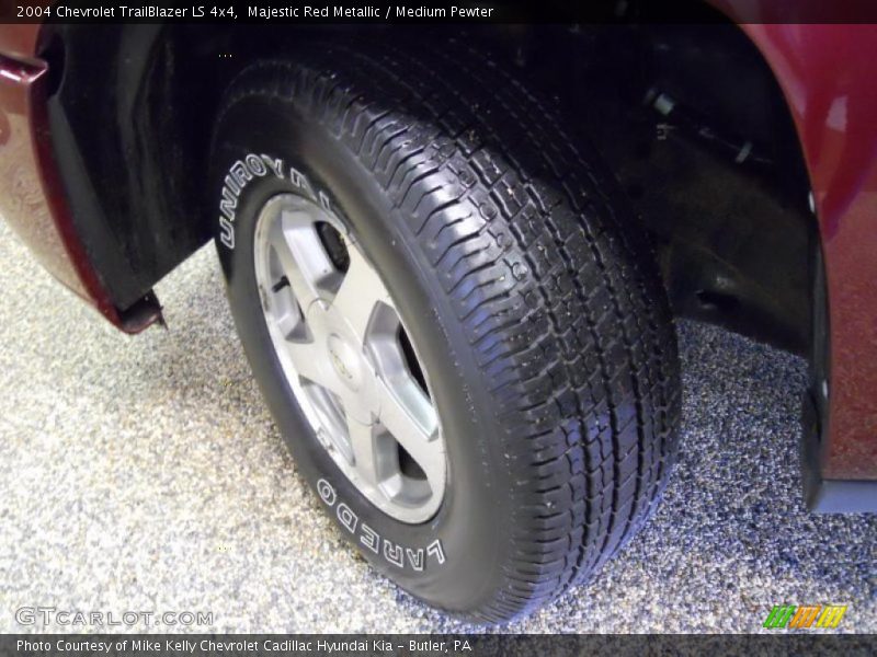 Majestic Red Metallic / Medium Pewter 2004 Chevrolet TrailBlazer LS 4x4