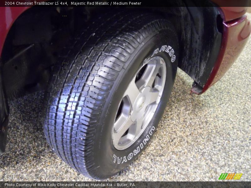 Majestic Red Metallic / Medium Pewter 2004 Chevrolet TrailBlazer LS 4x4