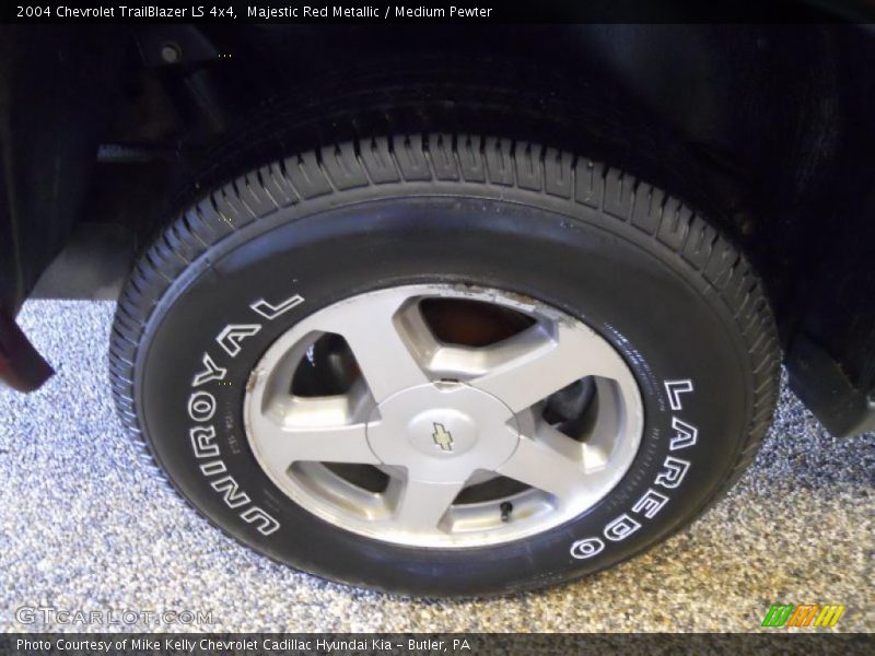 Majestic Red Metallic / Medium Pewter 2004 Chevrolet TrailBlazer LS 4x4