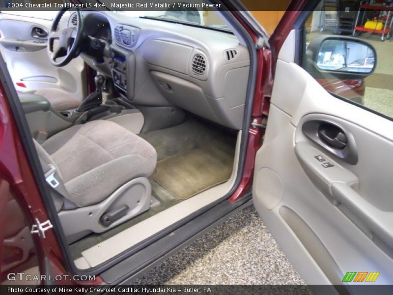 Majestic Red Metallic / Medium Pewter 2004 Chevrolet TrailBlazer LS 4x4