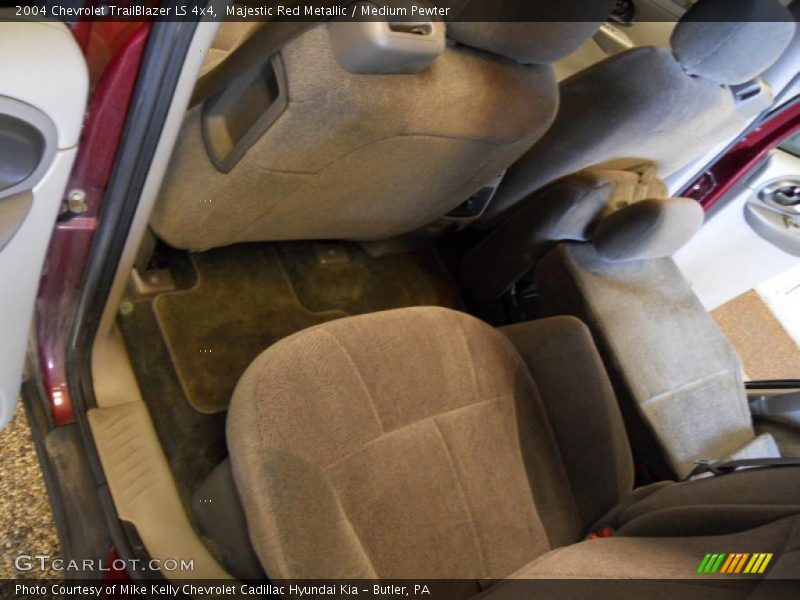 Majestic Red Metallic / Medium Pewter 2004 Chevrolet TrailBlazer LS 4x4