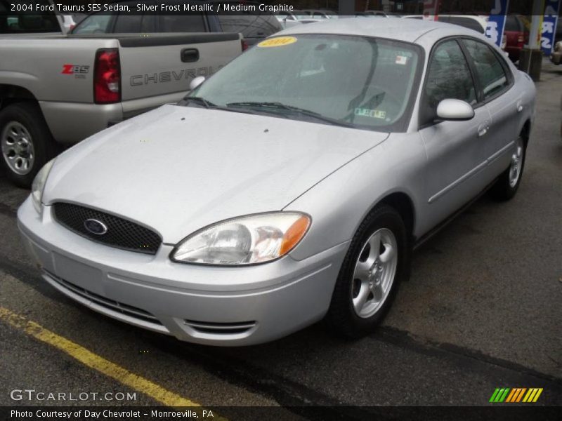 Front 3/4 View of 2004 Taurus SES Sedan