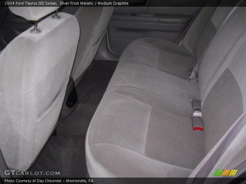 Silver Frost Metallic / Medium Graphite 2004 Ford Taurus SES Sedan