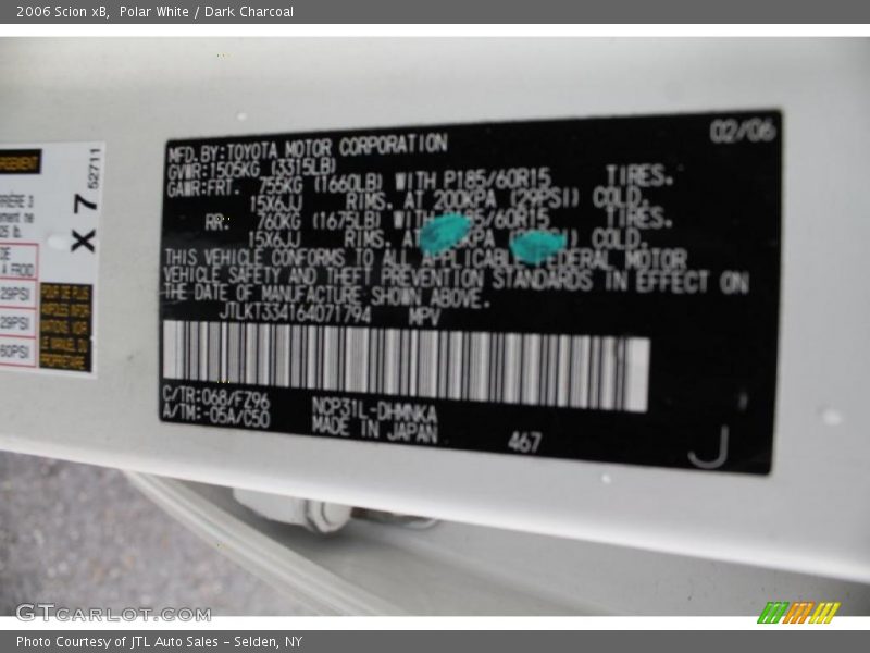 Polar White / Dark Charcoal 2006 Scion xB
