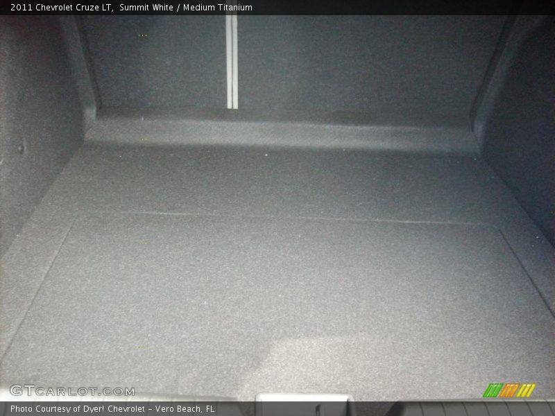 Summit White / Medium Titanium 2011 Chevrolet Cruze LT