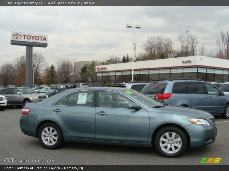 Aloe Green Metallic / Bisque 2009 Toyota Camry XLE