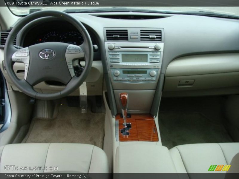 Aloe Green Metallic / Bisque 2009 Toyota Camry XLE