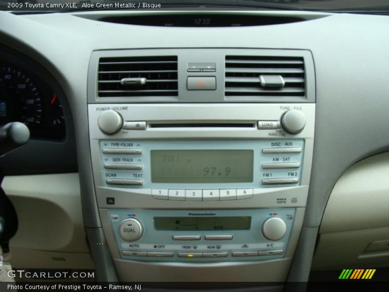 Aloe Green Metallic / Bisque 2009 Toyota Camry XLE