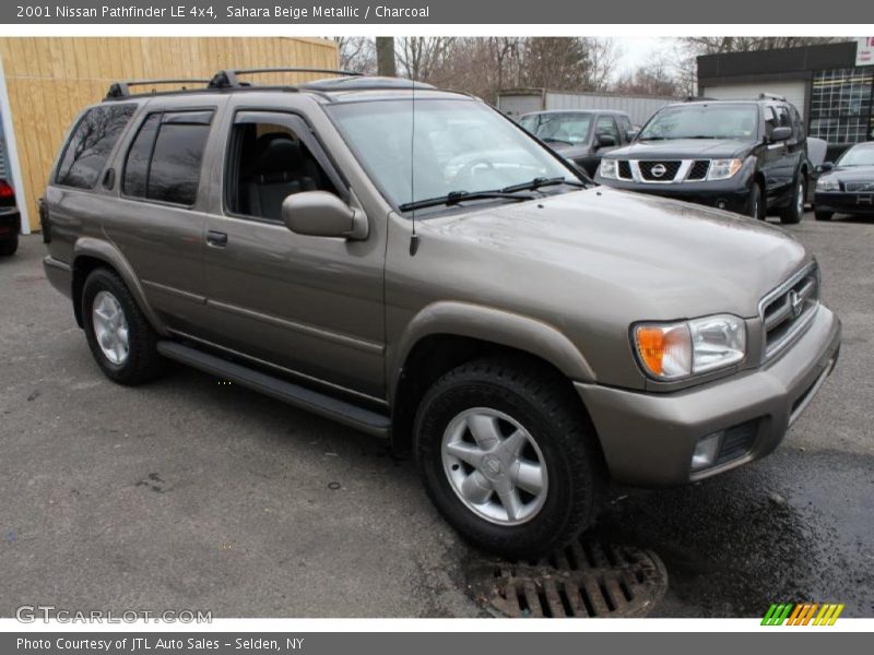 Sahara Beige Metallic / Charcoal 2001 Nissan Pathfinder LE 4x4