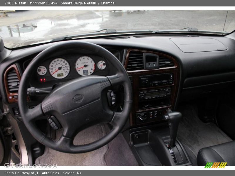 Sahara Beige Metallic / Charcoal 2001 Nissan Pathfinder LE 4x4