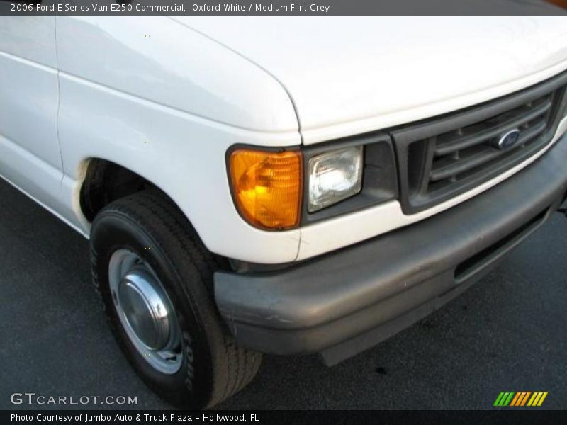 Oxford White / Medium Flint Grey 2006 Ford E Series Van E250 Commercial