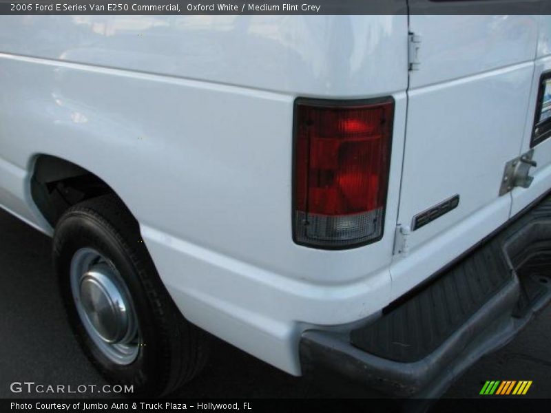 Oxford White / Medium Flint Grey 2006 Ford E Series Van E250 Commercial
