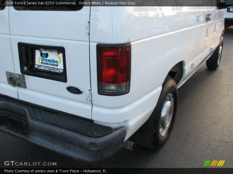 Oxford White / Medium Flint Grey 2006 Ford E Series Van E250 Commercial