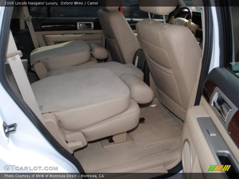 Oxford White / Camel 2006 Lincoln Navigator Luxury