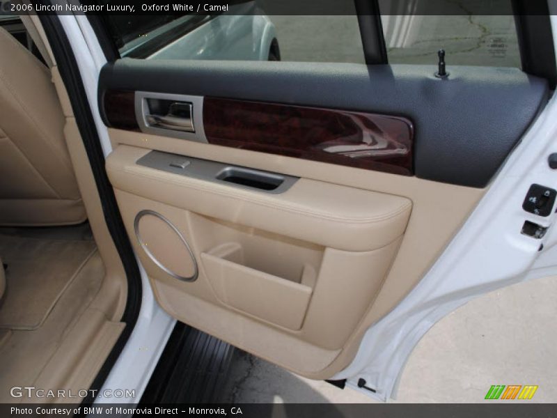 Oxford White / Camel 2006 Lincoln Navigator Luxury