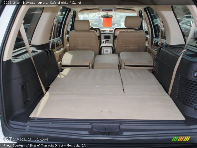 Oxford White / Camel 2006 Lincoln Navigator Luxury
