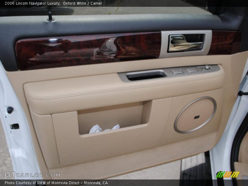 Oxford White / Camel 2006 Lincoln Navigator Luxury