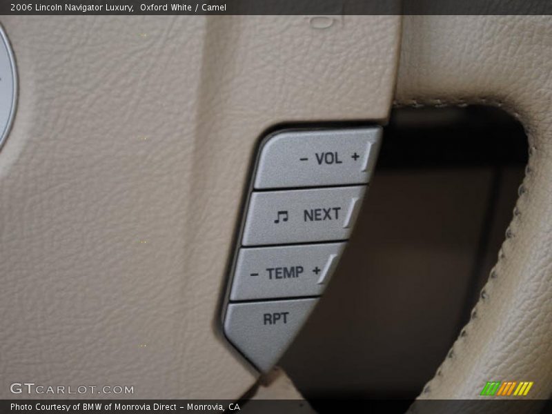 Oxford White / Camel 2006 Lincoln Navigator Luxury