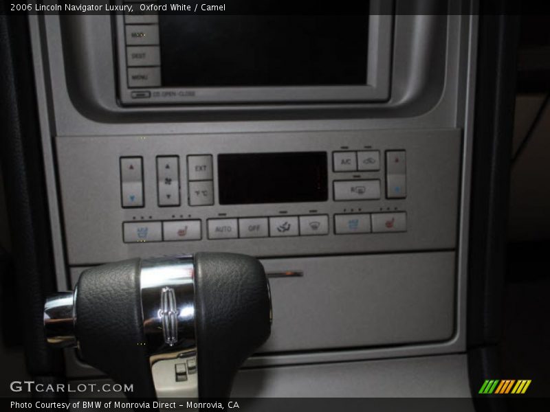 Oxford White / Camel 2006 Lincoln Navigator Luxury