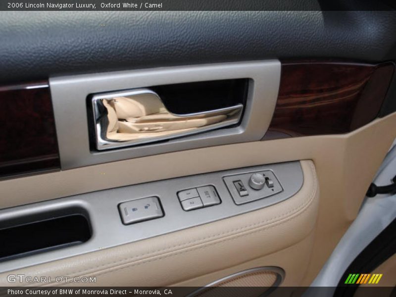 Oxford White / Camel 2006 Lincoln Navigator Luxury