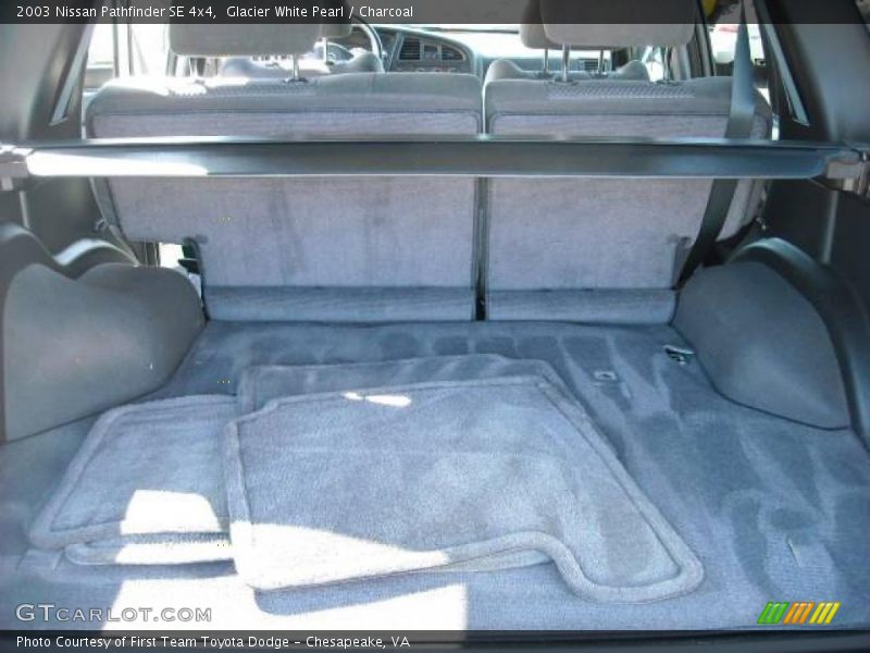 Glacier White Pearl / Charcoal 2003 Nissan Pathfinder SE 4x4