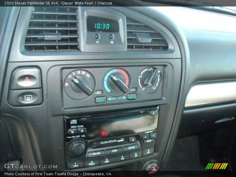 Glacier White Pearl / Charcoal 2003 Nissan Pathfinder SE 4x4